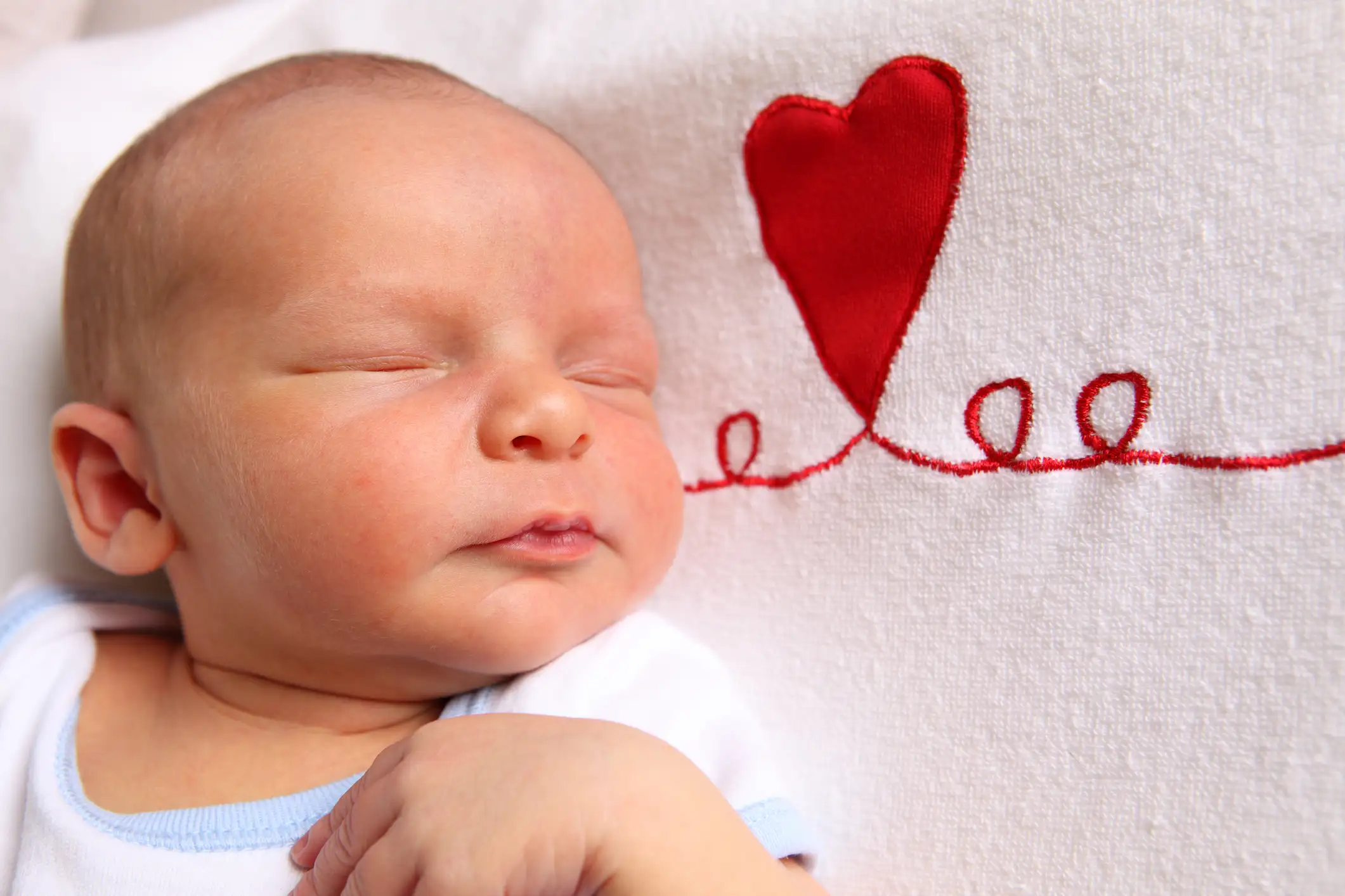 Успешное хирургическое лечение эктопии сердца у новорождённого