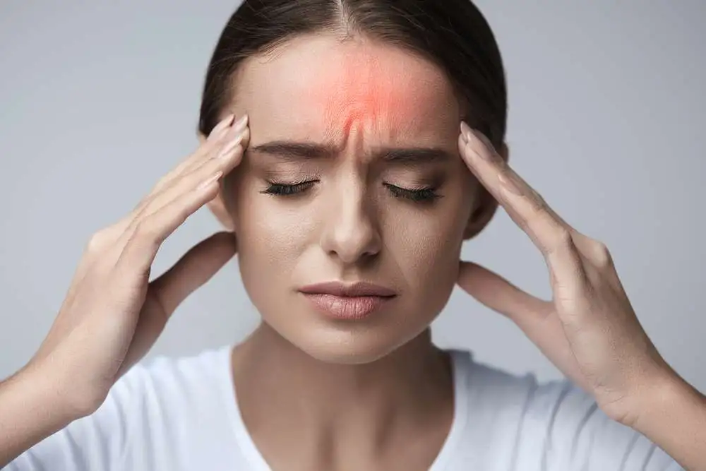 Светобоязнь и сухость глаз у пациентов с мигренью не зависят от исходного количества слезной жидкости, а их выраженность снижается после введения ботулотоксина А