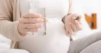 Чому фолієвої кислоти недостатньо для попередження вроджених вад розвитку?